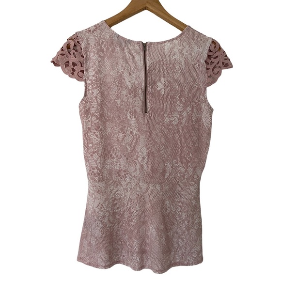 RW&CO ANIMAL PRINT SHORT SLEEVED PEPLUM TOP WITH LACE SLEEVES, ZIPPER DETAIL, M - Picture 2 of 8